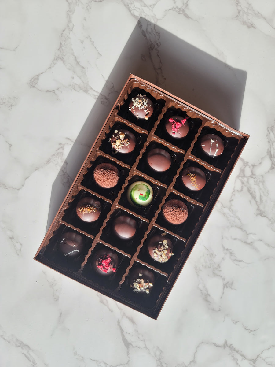 15 Piece Boozy Truffle – The Naked Truffle